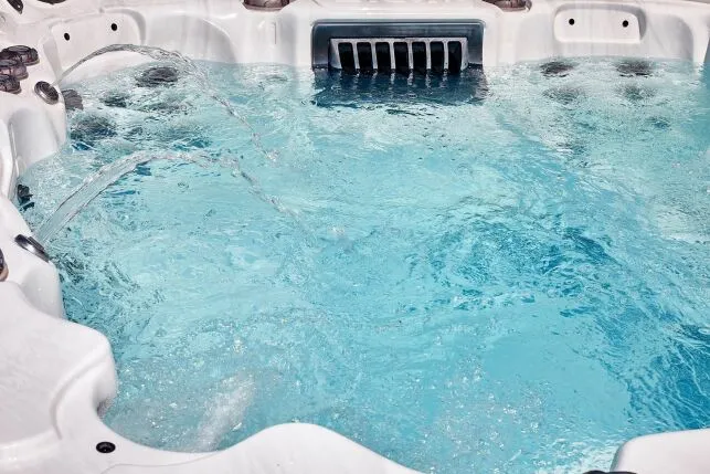 How hot tub works?