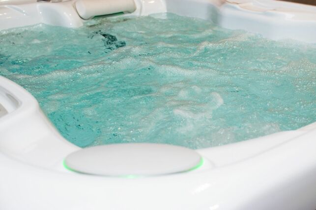 How to clean hot tub