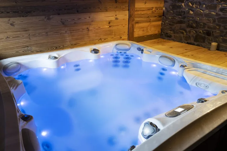 How to lower cyanuric acid in a Hot Tub